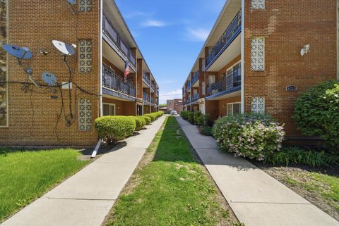 Tiny photo for 6255 S Mason Avenue #3A, Chicago, IL 60638 (MLS # 12642229)