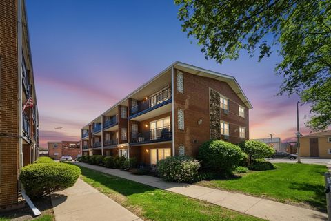 Tiny photo for 6255 S Mason Avenue #3A, Chicago, IL 60638 (MLS # 12642229)