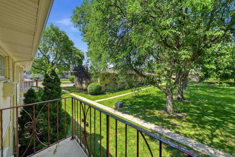Tiny photo for 5740 Concord Lane #13, Clarendon Hills, IL 60514 (MLS # 12650729)