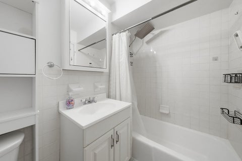 Tiny photo for 5740 Concord Lane #13, Clarendon Hills, IL 60514 (MLS # 12650729)