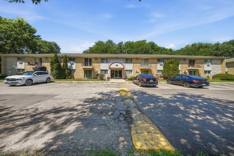 Tiny photo for 5740 Concord Lane #13, Clarendon Hills, IL 60514 (MLS # 12650729)
