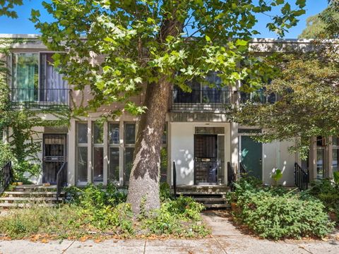 Photo of 1412 E Rochdale Place, Chicago, IL 60615 (MLS # 12539091)