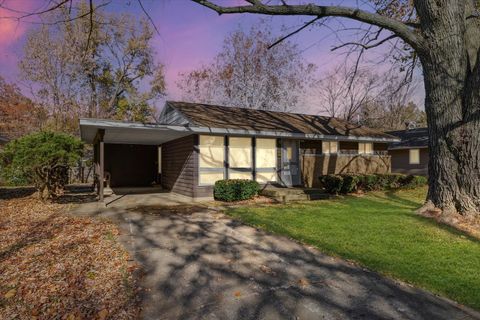 Tiny photo for 1204 W Beardsley Avenue, Champaign, IL 61821 (MLS # 12517086)