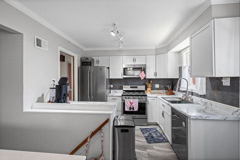 Tiny photo for 7139 N Nagle Avenue, Chicago, IL 60646 (MLS # 12626052)