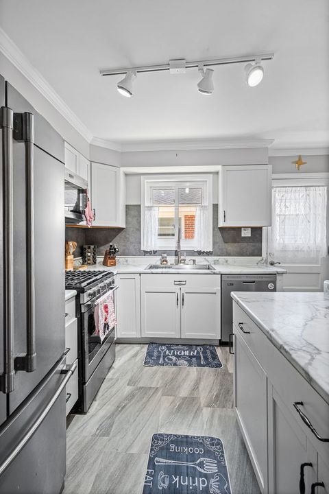 Tiny photo for 7139 N Nagle Avenue, Chicago, IL 60646 (MLS # 12626052)