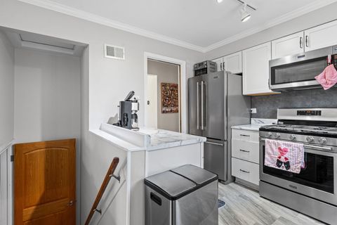 Tiny photo for 7139 N Nagle Avenue, Chicago, IL 60646 (MLS # 12626052)