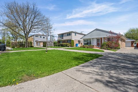 Tiny photo for 7139 N Nagle Avenue, Chicago, IL 60646 (MLS # 12626052)