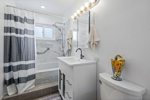 Tiny photo for 7139 N Nagle Avenue, Chicago, IL 60646 (MLS # 12626052)