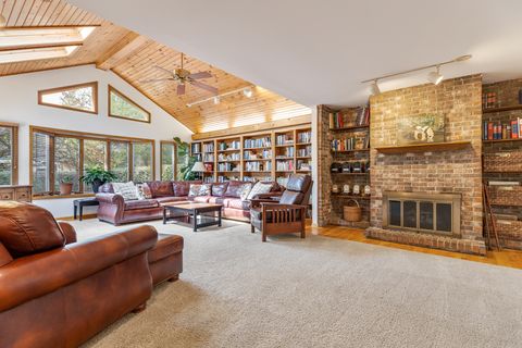 Tiny photo for 413 Linsey Avenue, Schaumburg, IL 60194 (MLS # 12475466)