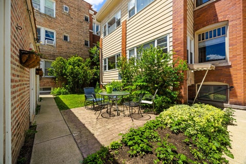 Tiny photo for 711 Washington Boulevard #2E, Oak Park, IL 60302 (MLS # 12772673)