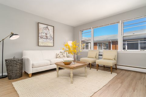 Tiny photo for 36 S Kensington Avenue #06, La Grange, IL 60525 (MLS # 12551282)