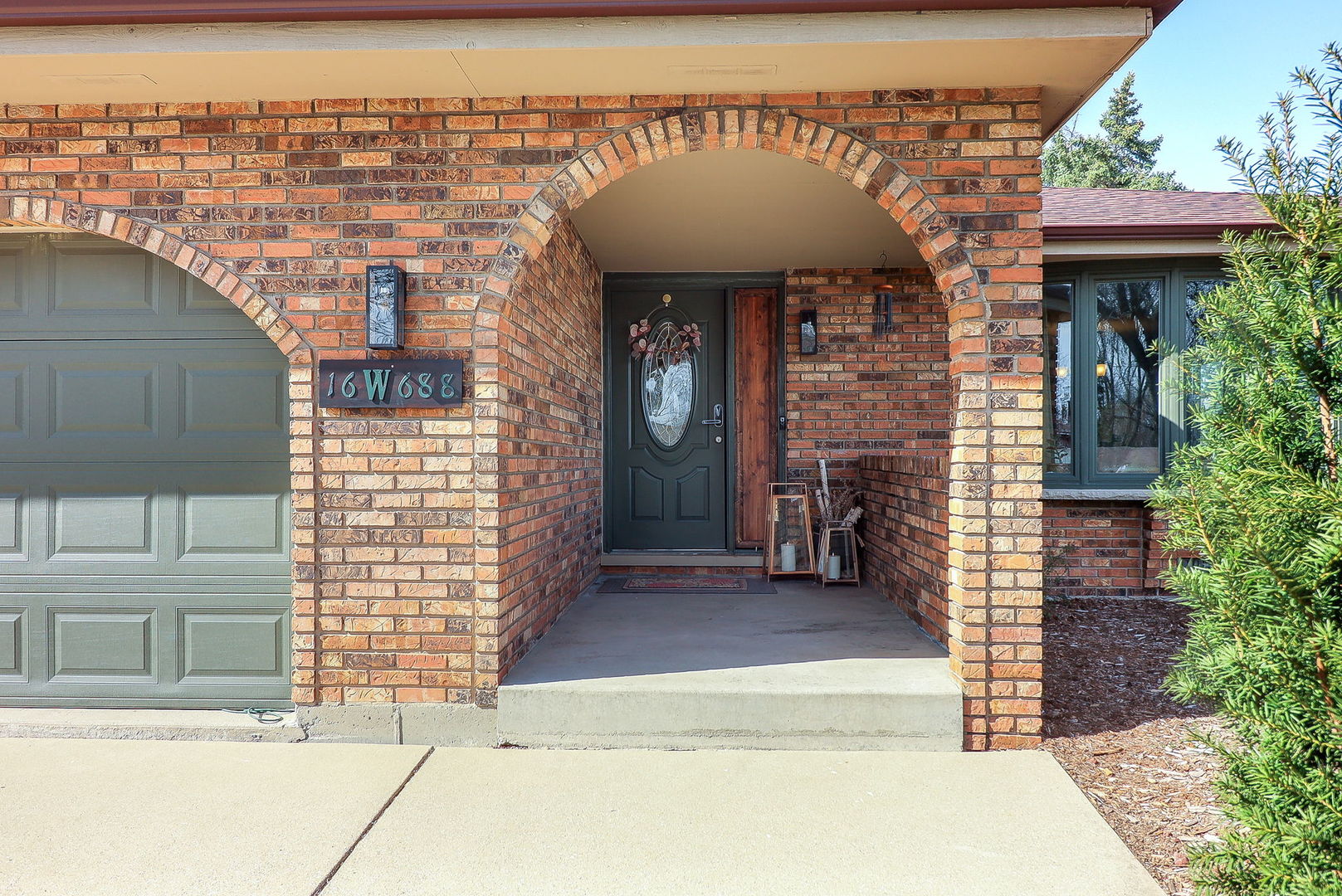 16W688 Therese Court