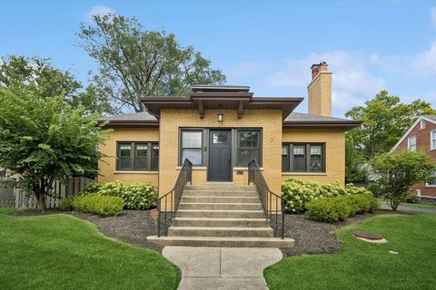 Photo of 1720 Greendale Avenue, Park Ridge, IL 60068 (MLS # 12458033)