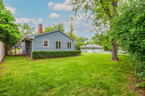 Tiny photo for 2508 Highland Drive, Lindenhurst, IL 60046 (MLS # 12672983)