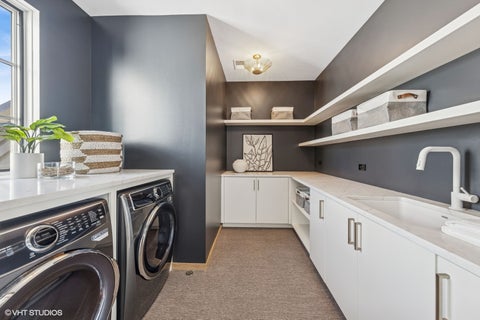Tiny photo for 541 Kensington Court, Hinsdale, IL 60521 (MLS # 12778227)