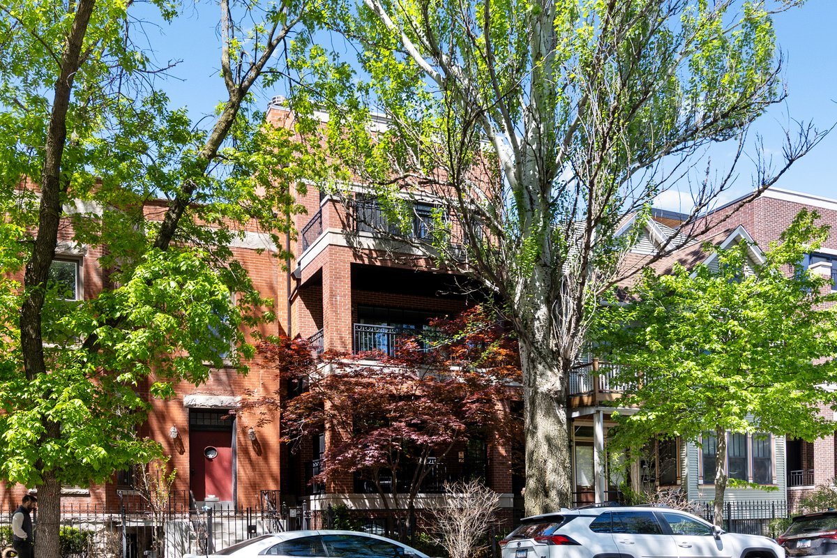 3252 N Seminary Avenue 3