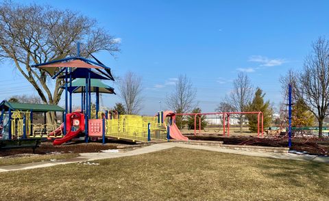 Tiny photo for 556 Orchard Court, Des Plaines, IL 60016 (MLS # 12569152)