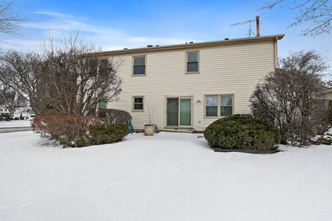 Tiny photo for 5 Wakefield Lane, Buffalo Grove, IL 60089 (MLS # 12553197)