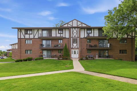 Photo of 11012 S Theresa Circle #1C, Palos Hills, IL 60465 (MLS # 12658186)