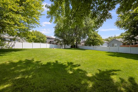 Tiny photo for 2804 W 44th Street, Davenport, IA 52806 (MLS # 12687426)