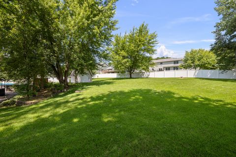 Tiny photo for 2804 W 44th Street, Davenport, IA 52806 (MLS # 12687426)