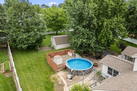 Tiny photo for 2804 W 44th Street, Davenport, IA 52806 (MLS # 12687426)