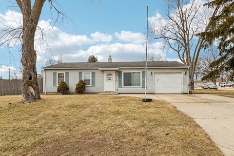 Photo of 820 S Pine Street, Streamwood, IL 60107 (MLS # 12578233)