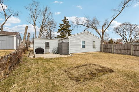 Tiny photo for 820 S Pine Street, Streamwood, IL 60107 (MLS # 12578233)