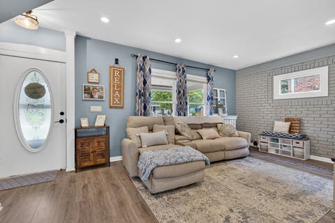 Tiny photo for 29 N Ahrens Avenue, Lombard, IL 60148 (MLS # 12701582)