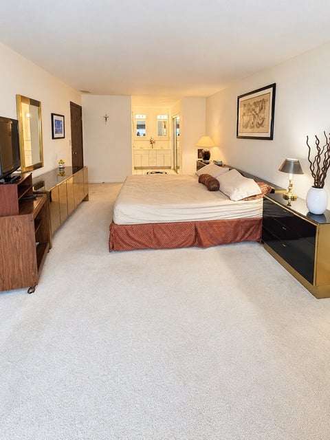 Tiny photo for 709 Garfield Avenue, Libertyville, IL 60048 (MLS # 12707937)