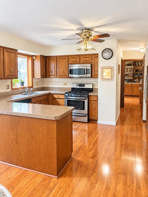 Tiny photo for 709 Garfield Avenue, Libertyville, IL 60048 (MLS # 12707937)