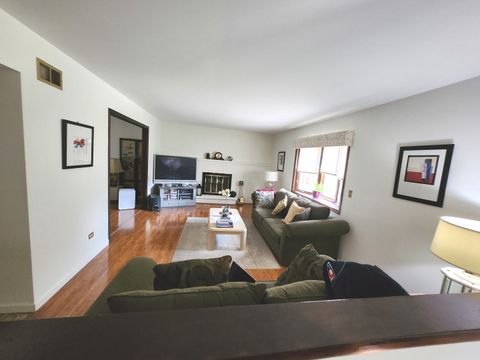 Tiny photo for 709 Garfield Avenue, Libertyville, IL 60048 (MLS # 12707937)
