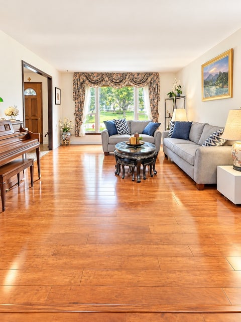 Tiny photo for 709 Garfield Avenue, Libertyville, IL 60048 (MLS # 12707937)