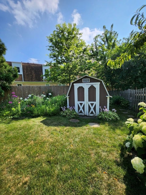 Tiny photo for 709 Garfield Avenue, Libertyville, IL 60048 (MLS # 12707937)