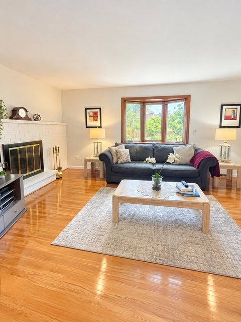 Tiny photo for 709 Garfield Avenue, Libertyville, IL 60048 (MLS # 12707937)