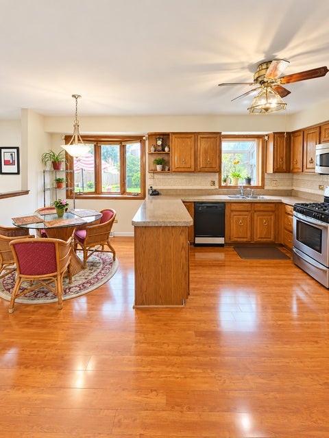 Tiny photo for 709 Garfield Avenue, Libertyville, IL 60048 (MLS # 12707937)