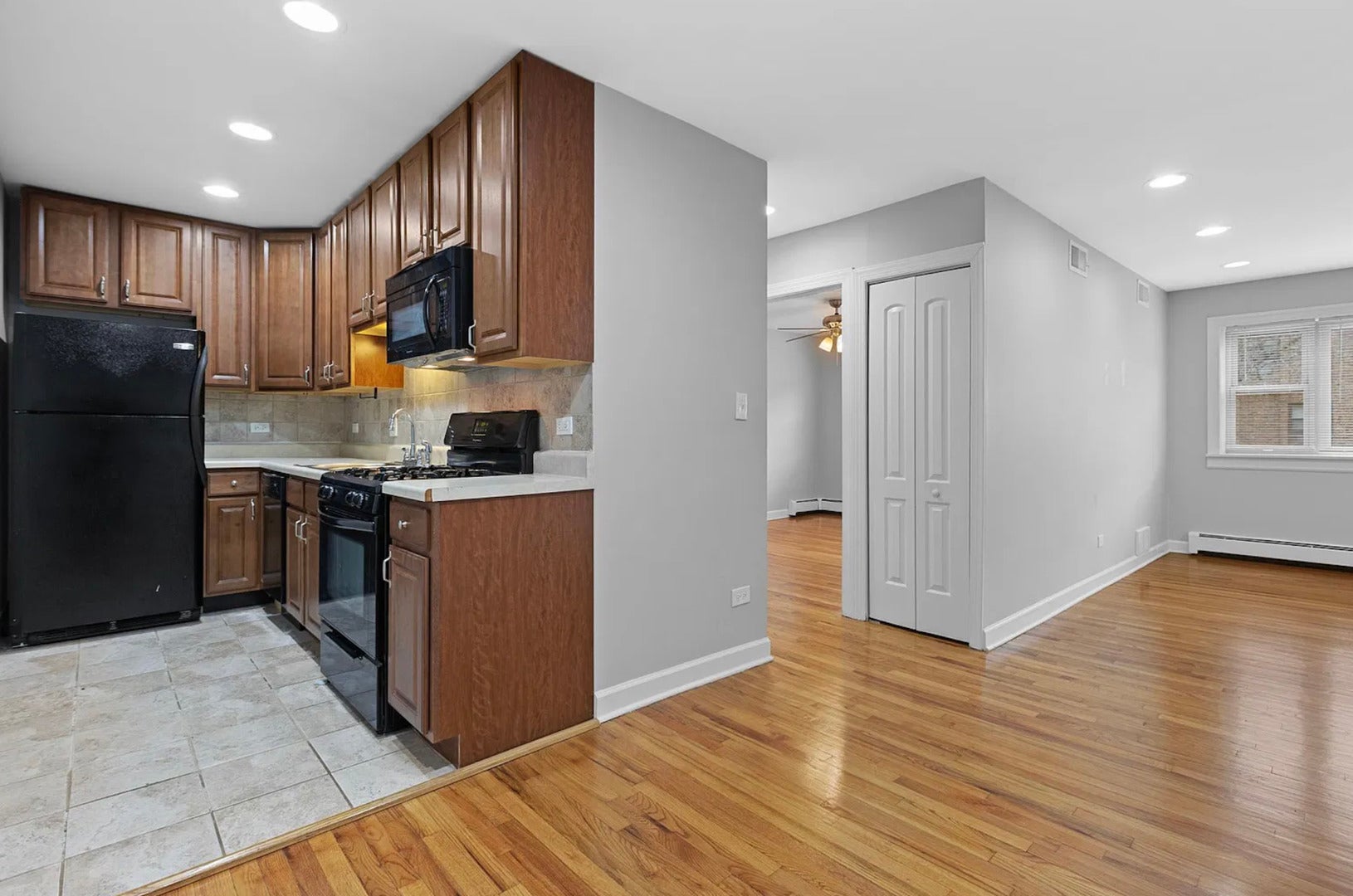 3161 N Cambridge Avenue 305