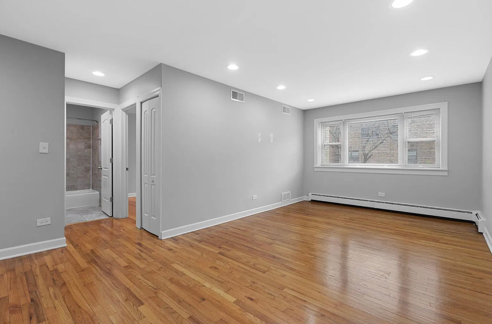 3161 N Cambridge Avenue 305