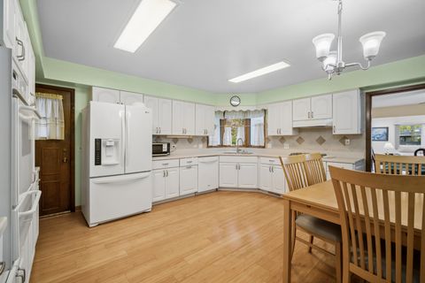 Tiny photo for 484 Springhill Drive, Roselle, IL 60172 (MLS # 12630338)