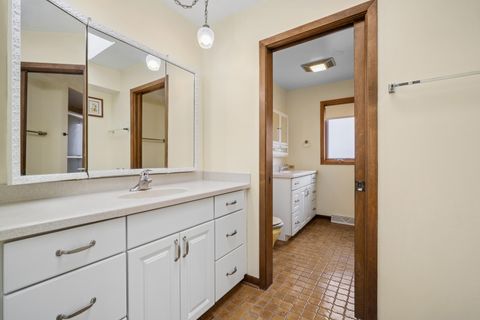 Tiny photo for 484 Springhill Drive, Roselle, IL 60172 (MLS # 12630338)
