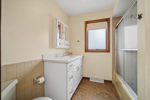 Tiny photo for 484 Springhill Drive, Roselle, IL 60172 (MLS # 12630338)