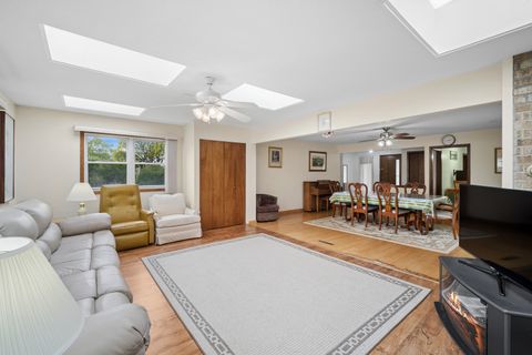 Tiny photo for 484 Springhill Drive, Roselle, IL 60172 (MLS # 12630338)