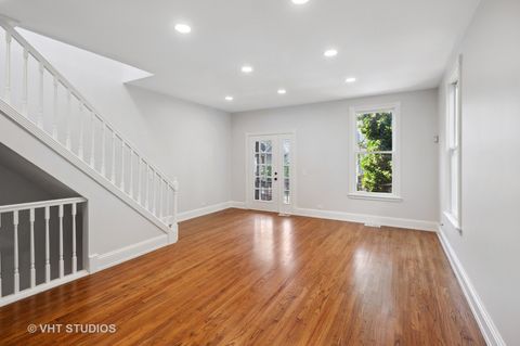 Tiny photo for 4721 S Woodlawn Avenue #E, Chicago, IL 60615 (MLS # 12412632)