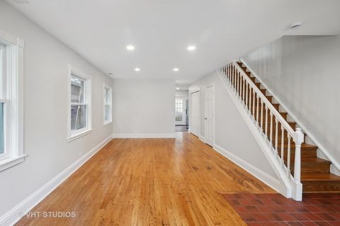 Tiny photo for 4721 S Woodlawn Avenue #E, Chicago, IL 60615 (MLS # 12412632)