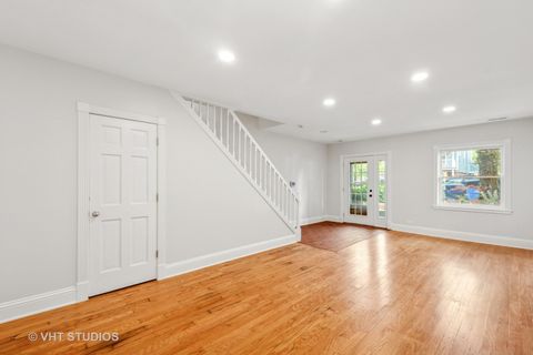 Tiny photo for 4721 S Woodlawn Avenue #E, Chicago, IL 60615 (MLS # 12412632)