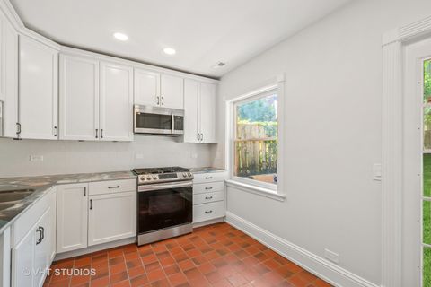 Tiny photo for 4721 S Woodlawn Avenue #E, Chicago, IL 60615 (MLS # 12412632)
