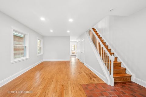 Tiny photo for 4721 S Woodlawn Avenue #E, Chicago, IL 60615 (MLS # 12412632)