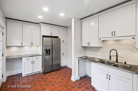 Tiny photo for 4721 S Woodlawn Avenue #E, Chicago, IL 60615 (MLS # 12412632)