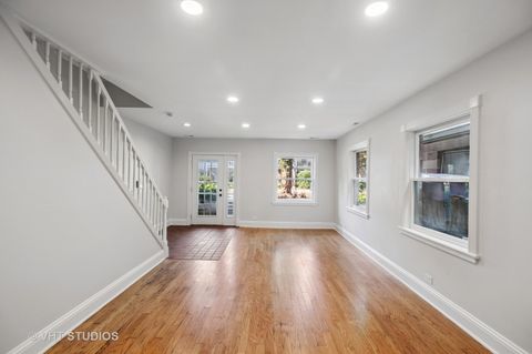 Tiny photo for 4721 S Woodlawn Avenue #E, Chicago, IL 60615 (MLS # 12412632)