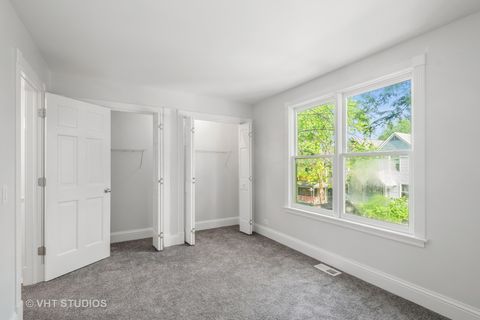 Tiny photo for 4721 S Woodlawn Avenue #E, Chicago, IL 60615 (MLS # 12412632)